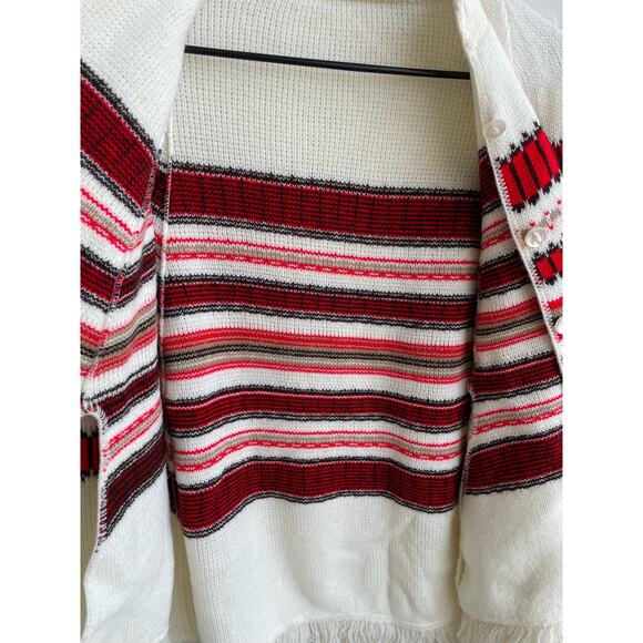 70's fair aisle knit poncho white, red and gold.  Costume or Retro - Picture 8 of 9